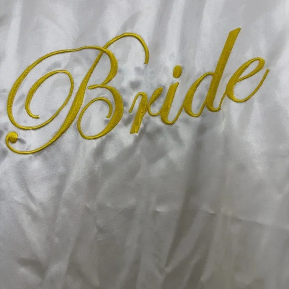 Bridal kit: White Bride Robe + Short Veil - Picture 2 of 14
